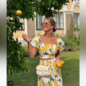 NWT Chicwish off shoulder bow knot crop top and skirt set lemon print Size S